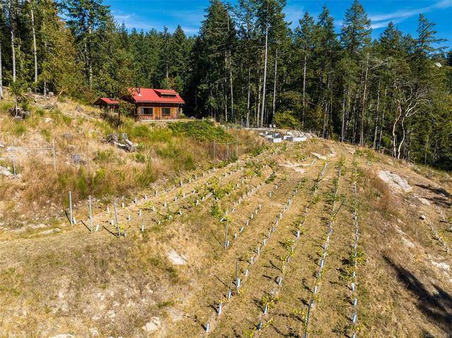 2 of 52 - 370/400 Baker Rd, Salt Spring, BC
