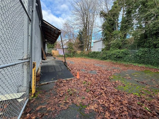 3 of 7 - 451 Albert St, Nanaimo, BC