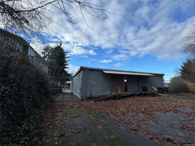 5 of 7 - 451 Albert St, Nanaimo, BC