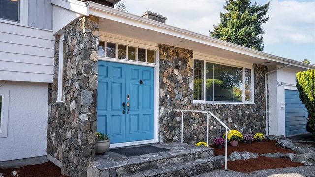 3 of 49 - 1857 Hillcrest Ave, Saanich, BC