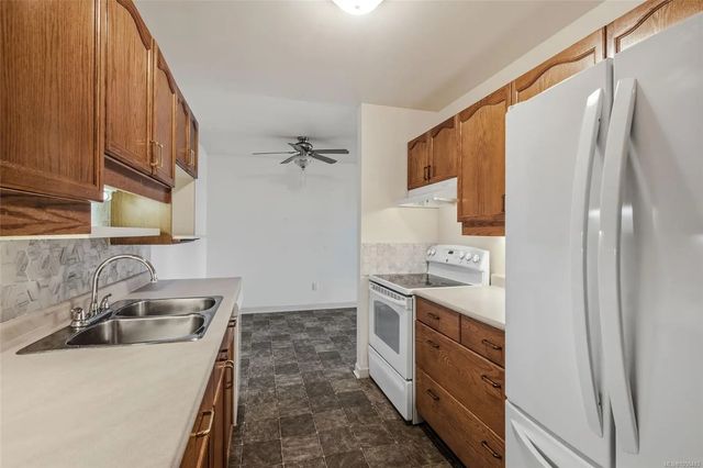 4 of 28 - 266 Hirst Ave 304, Parksville, BC
