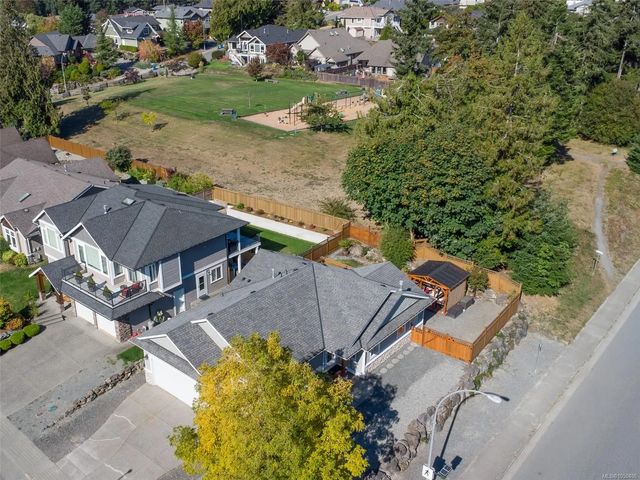 3 of 27 - 3490 Monterey Dr, Nanaimo, BC