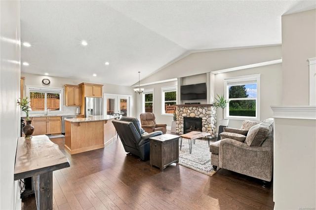 5 of 27 - 3490 Monterey Dr, Nanaimo, BC