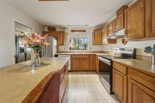 3 of 38 - 476 Qualicum Rd, Qualicum Beach, BC