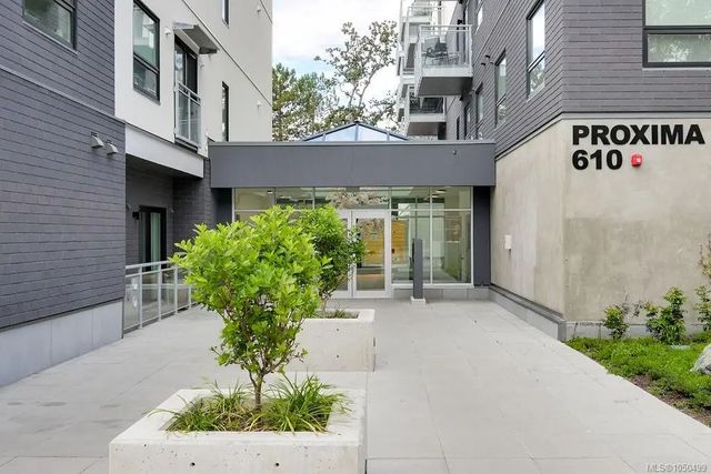 2 of 38 - 610 Lampson St 504, Esquimalt, BC