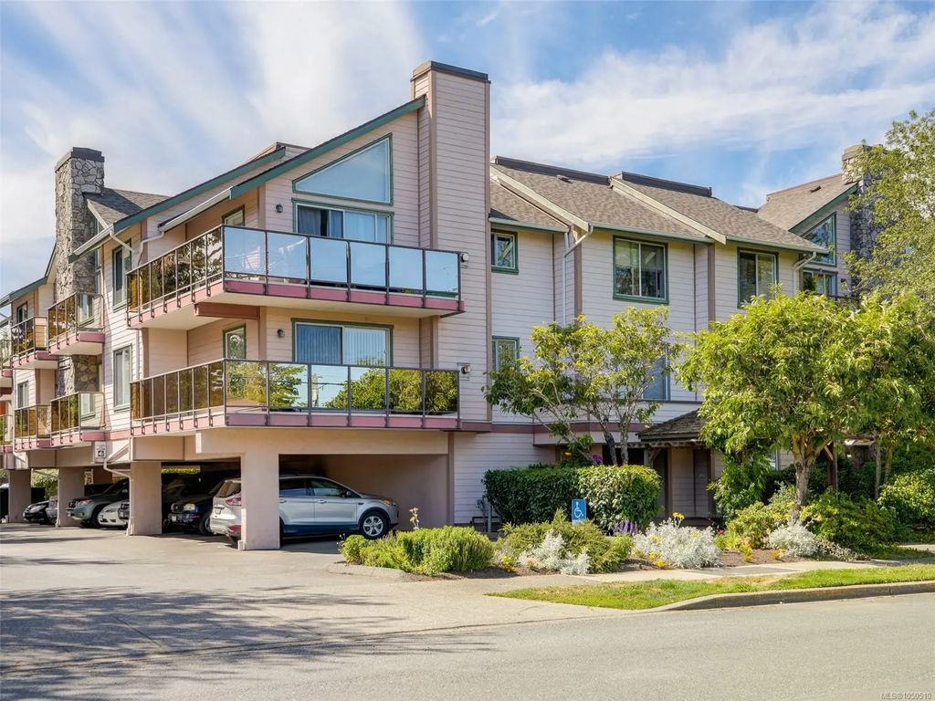 3724 Harriet Rd 101, Saanich