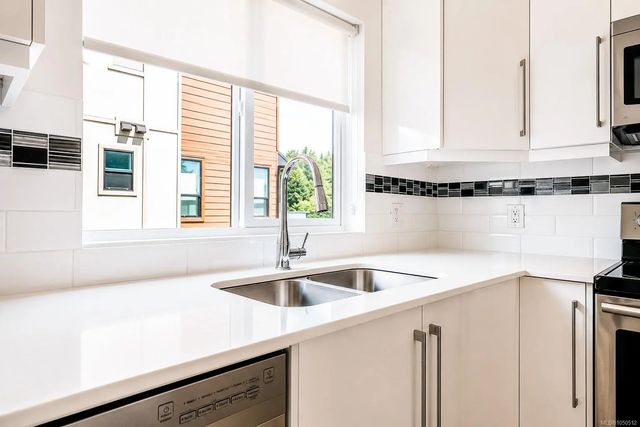 4 of 31 - 300 Phelps Ave 157, Langford, BC