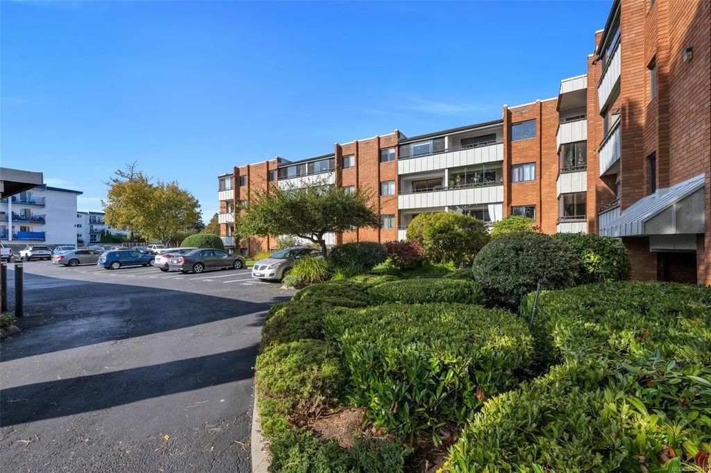 853 Selkirk Ave 310, Esquimalt