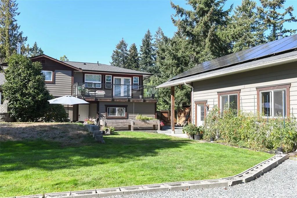 1530 Grayling Dr, Comox