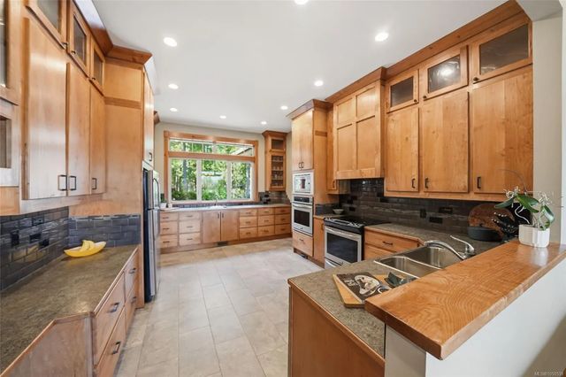 4 of 38 - 1195 Spider Lake Rd, Qualicum Beach, BC