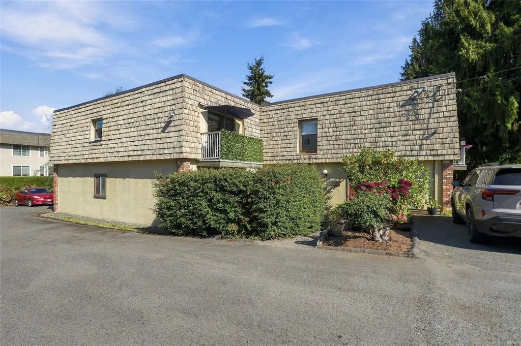129 Sixth Ave E 6, Qualicum Beach