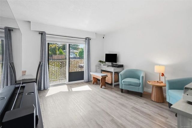 2 of 27 - 129 Sixth Ave E 6, Qualicum Beach, BC