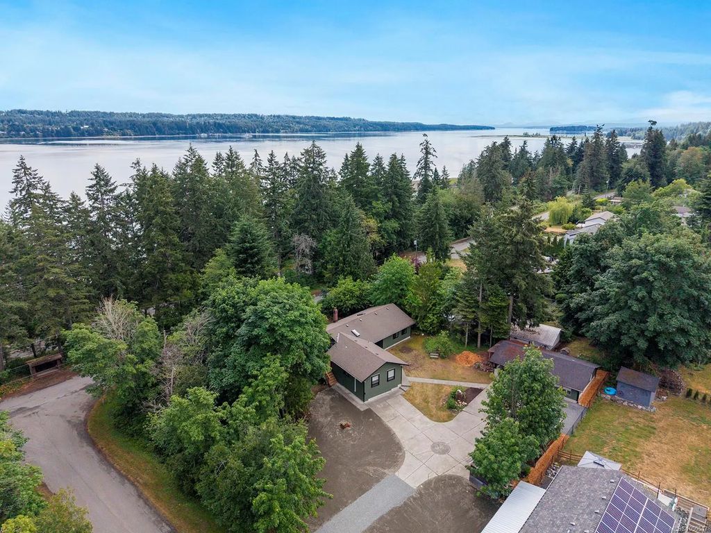 6585 Walker Frontage Rd, Fanny Bay
