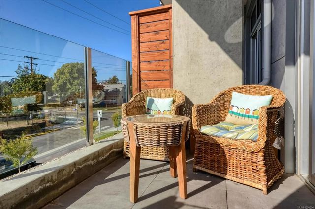 4 of 26 - 916 Lyall St 203, Esquimalt, BC