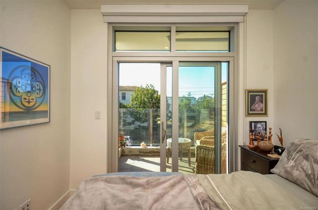 5 of 26 - 916 Lyall St 203, Esquimalt, BC