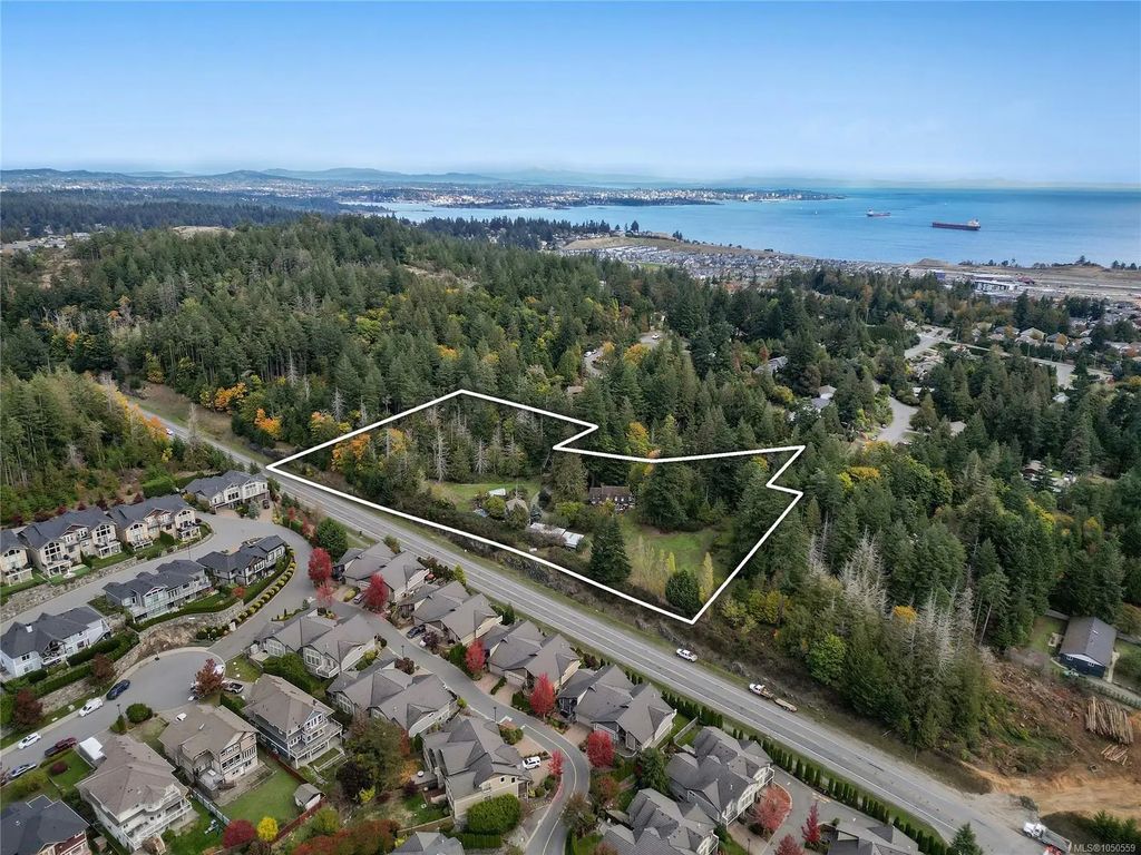 567 Windthrop Rd, Colwood
