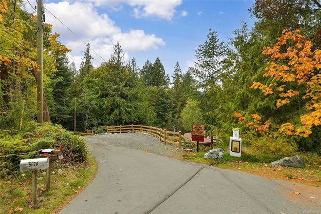 3 of 9 - 567 Windthrop Rd, Colwood, BC