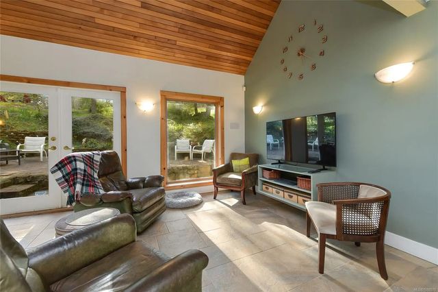 3 of 99 - 4836 Spring Rd, Saanich, BC