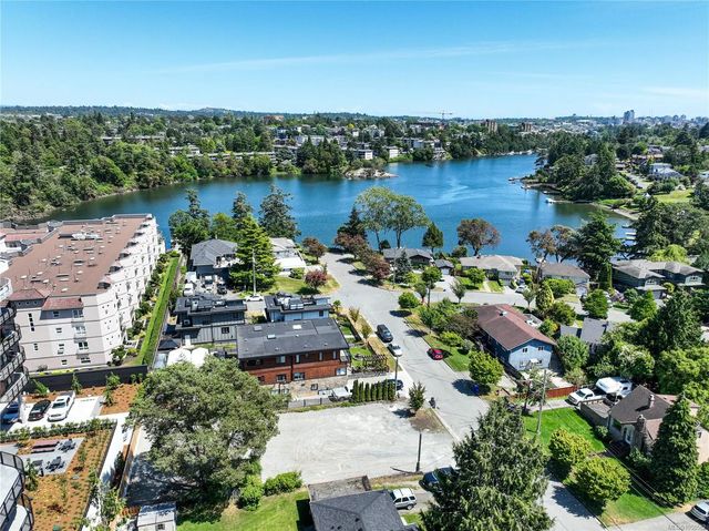 2 of 22 - 914 Mcnaughton Ave, Esquimalt, BC
