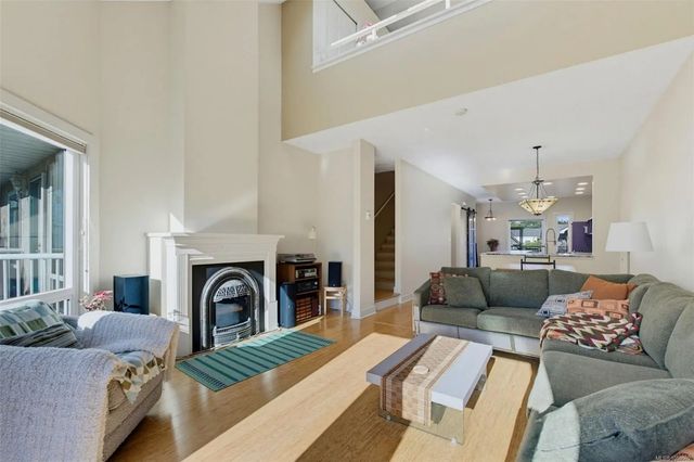 5 of 45 - 20 Menzies St 2, Victoria, BC