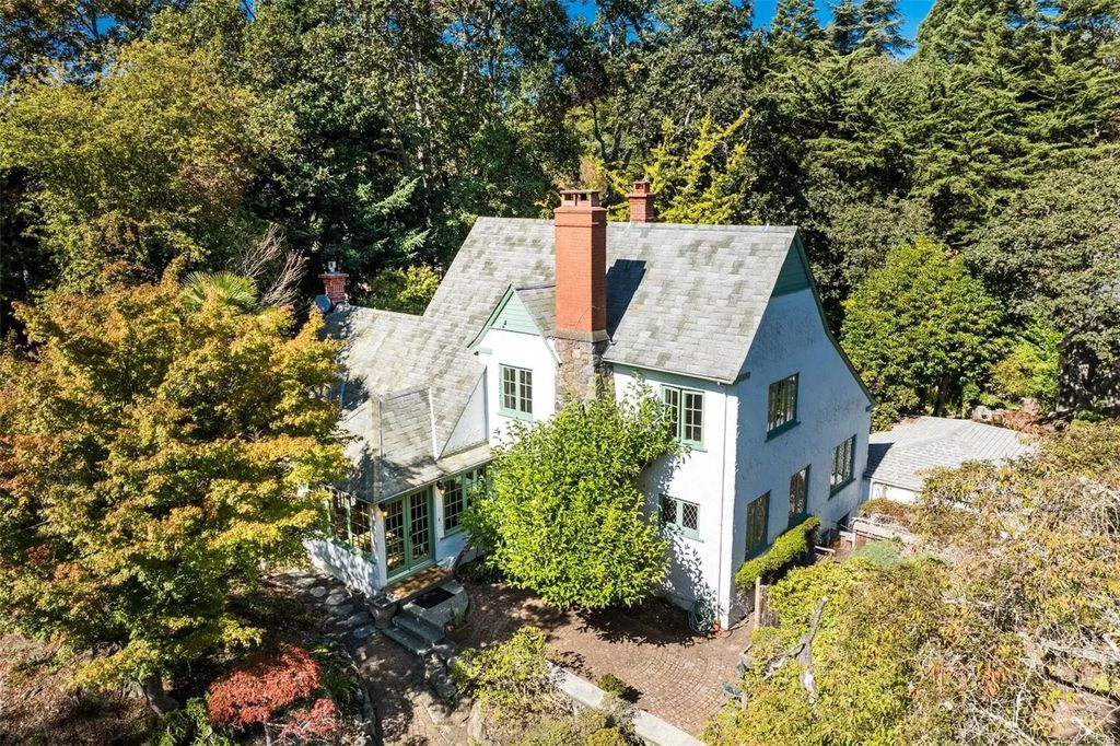 30 Beach Dr, Oak Bay