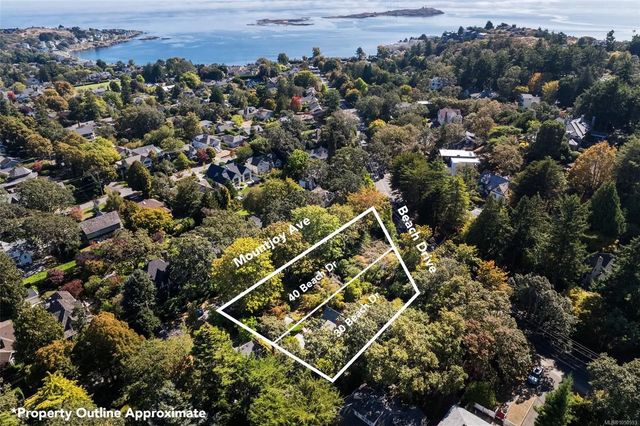 2 of 40 - 30 Beach Dr, Oak Bay, BC