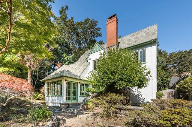 5 of 40 - 30 Beach Dr, Oak Bay, BC