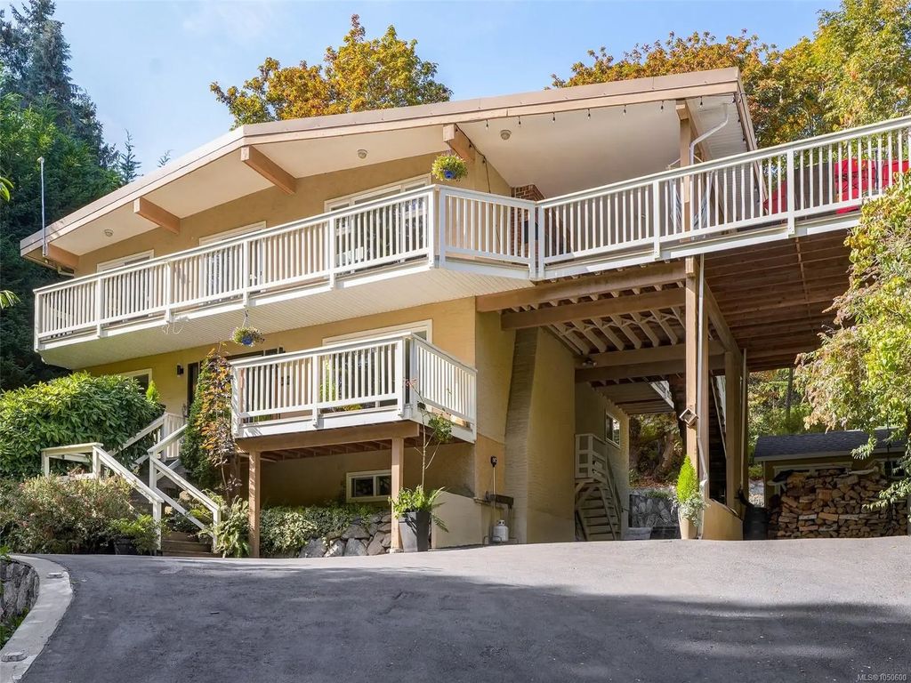 5190 Lochside Dr, Saanich
