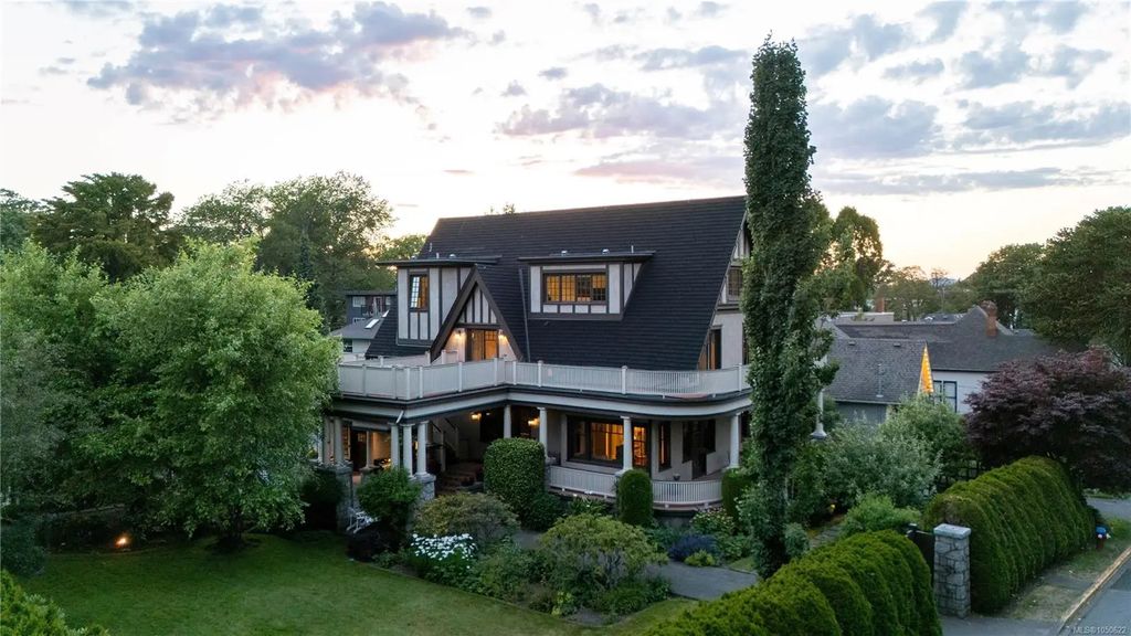 1030 St. Charles St, Victoria