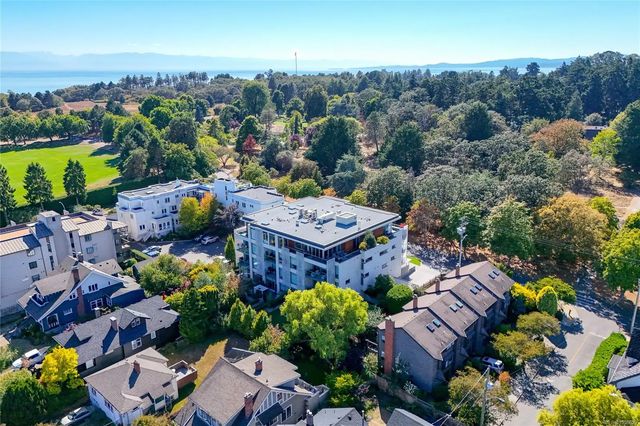 2 of 49 - 986 Heywood Ave 401, Victoria, BC