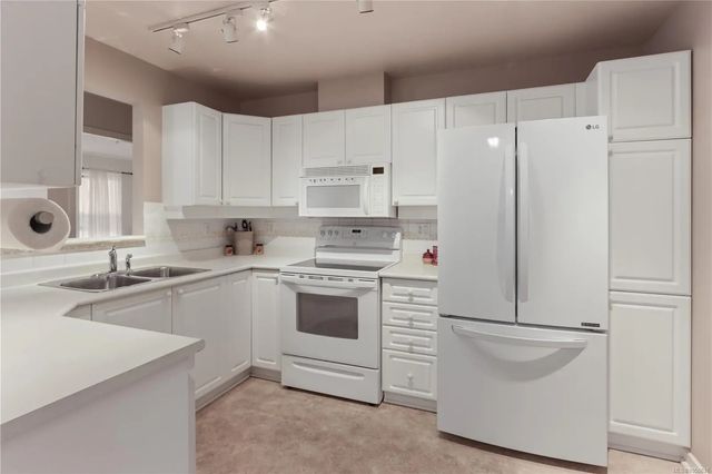 4 of 59 - 5620 Edgewater Lane 402, Nanaimo, BC