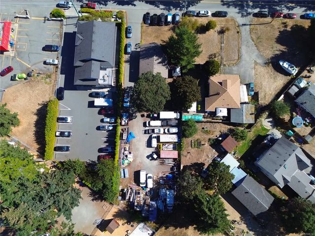 4 of 10 - 589 Ledsham Rd, Colwood, BC