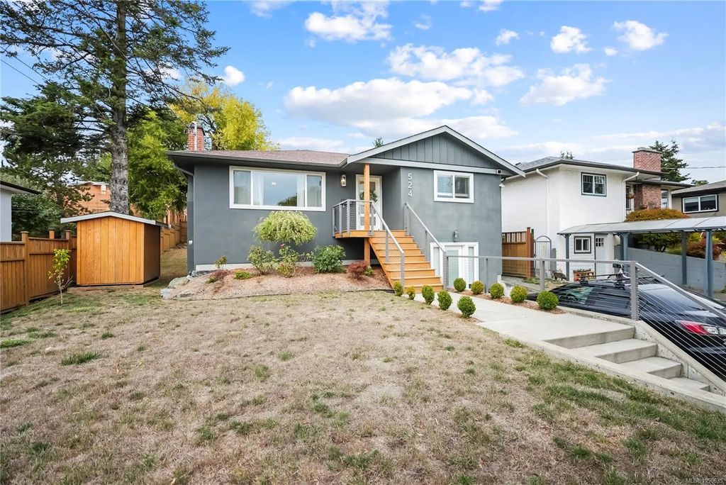524 Warren Ave, Saanich