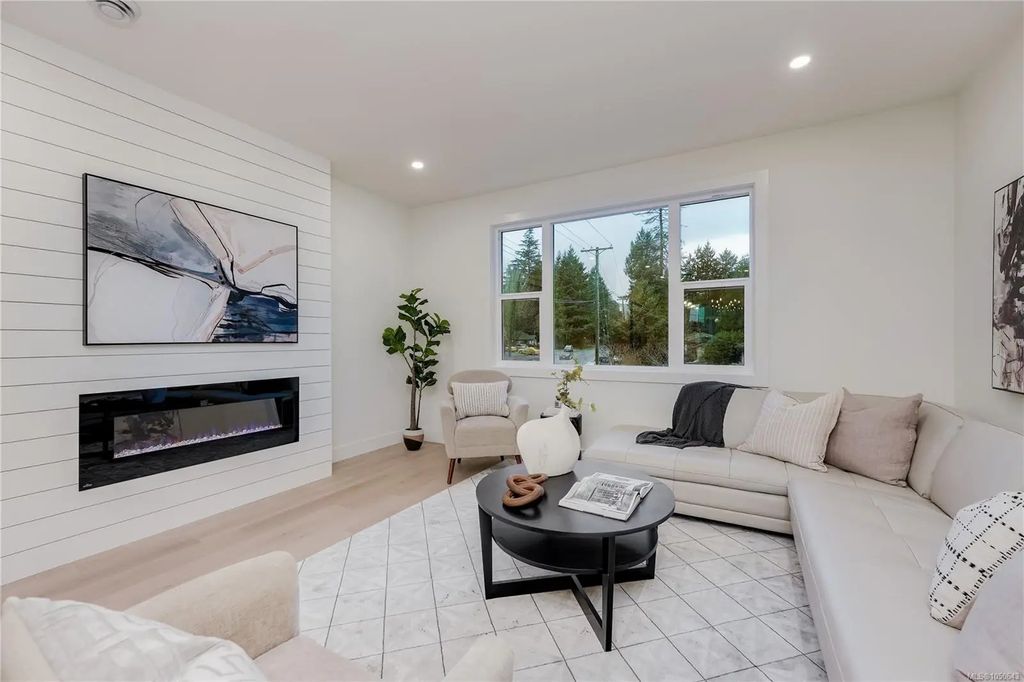 960 Jenkins Ave 113, Langford