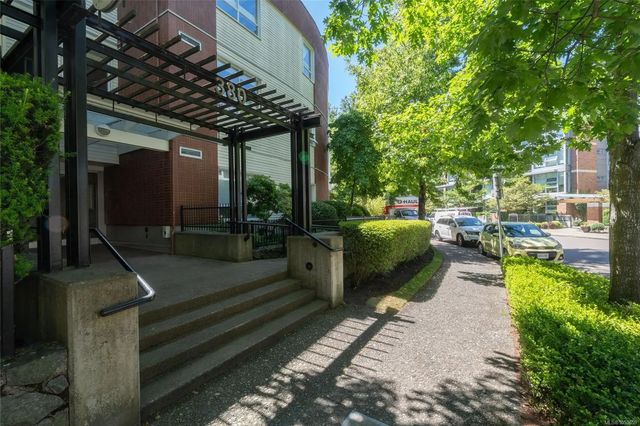 2 of 41 - 380 Waterfront Cres 201, Victoria, BC