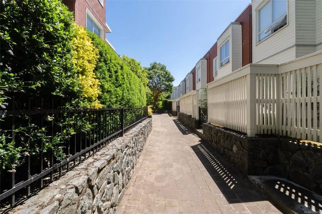 3 of 41 - 380 Waterfront Cres 201, Victoria, BC