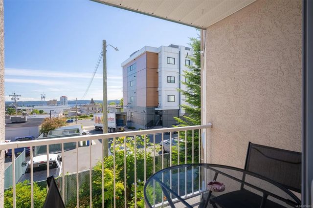 3 of 32 - 240 Milton St 305, Nanaimo, BC