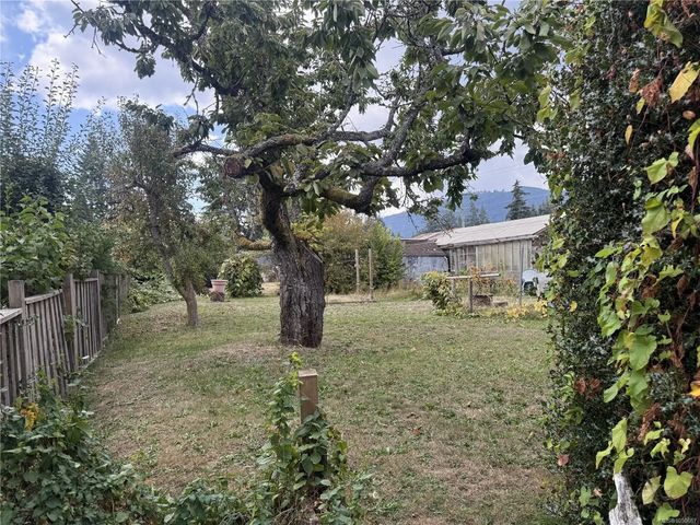 4 of 6 - 532 Buller St, Ladysmith, BC