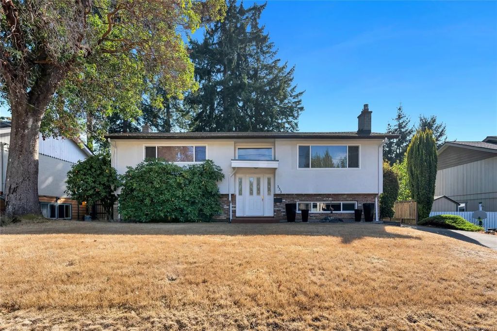 553 Acland Ave, Colwood