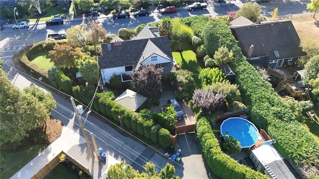 2 of 44 - 2390 Musgrave St, Oak Bay, BC