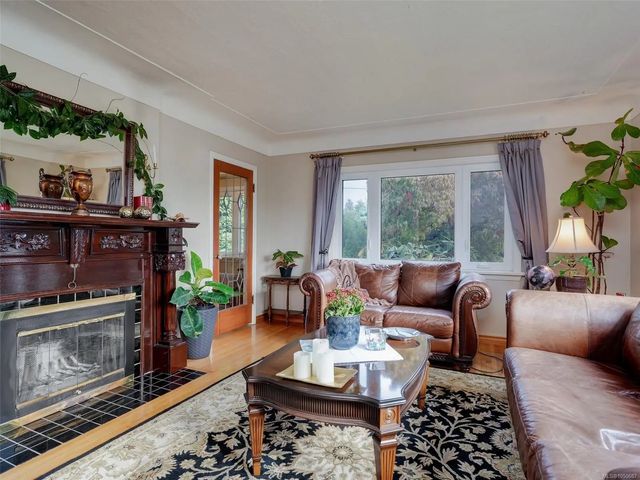 3 of 44 - 2390 Musgrave St, Oak Bay, BC