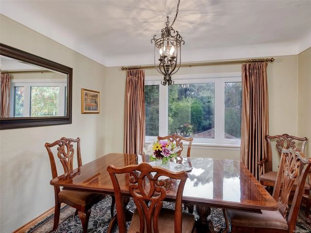 5 of 44 - 2390 Musgrave St, Oak Bay, BC