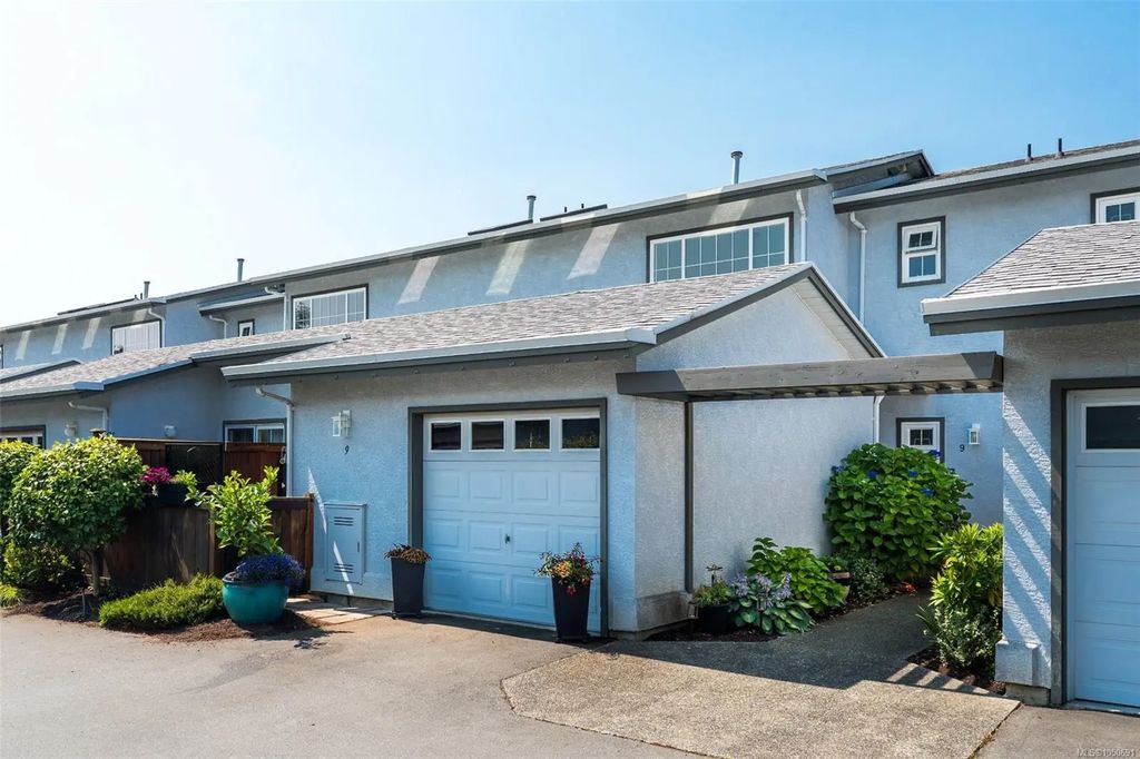 2115 Amelia Ave 9, Sidney