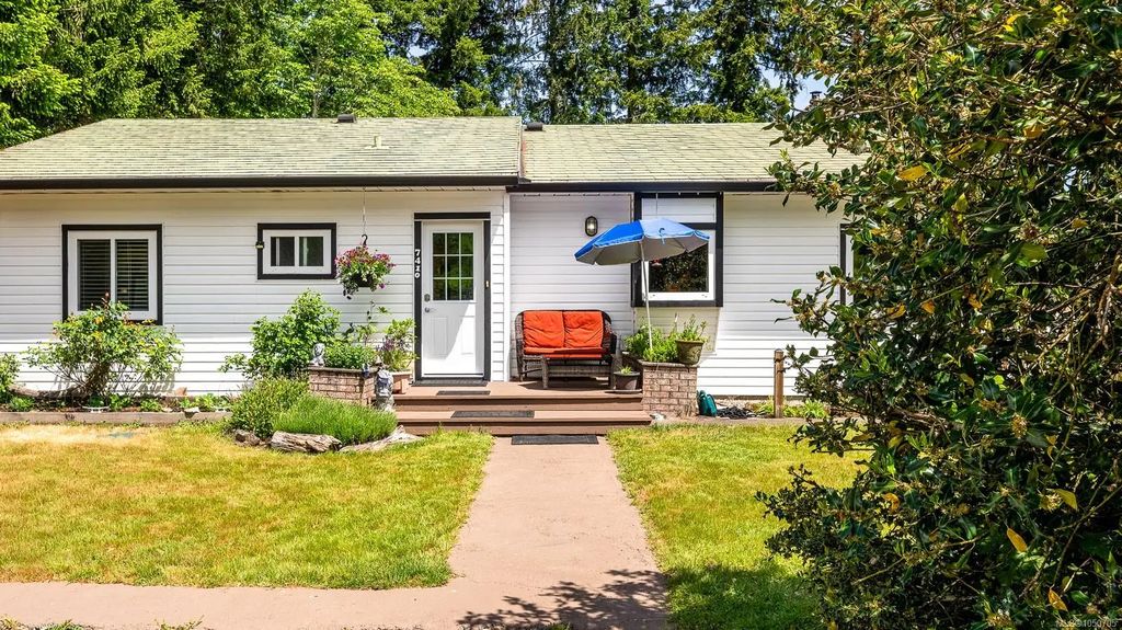 7410 Yake Rd, Fanny Bay