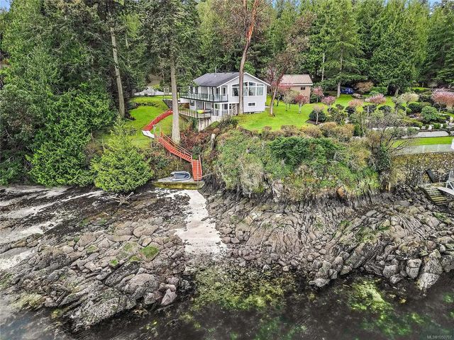 2 of 32 - 976 Lands End Rd, North Saanich, BC