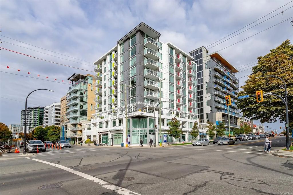 1090 Johnson St 103, Victoria