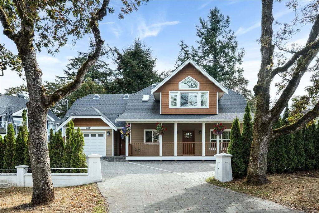 3919 Blenkinsop Rd, Saanich