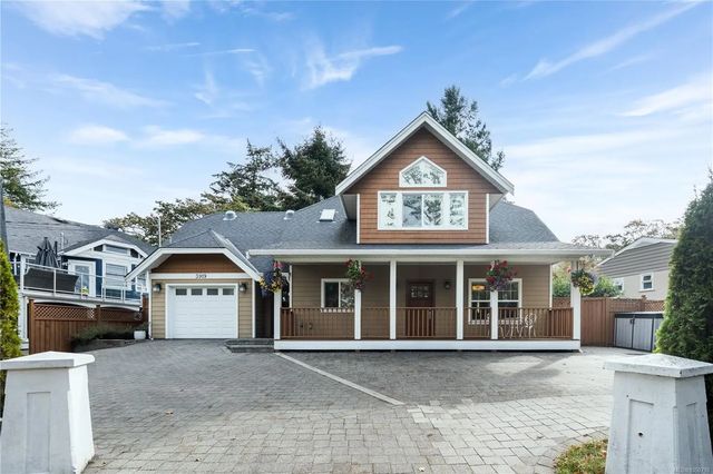 2 of 41 - 3919 Blenkinsop Rd, Saanich, BC