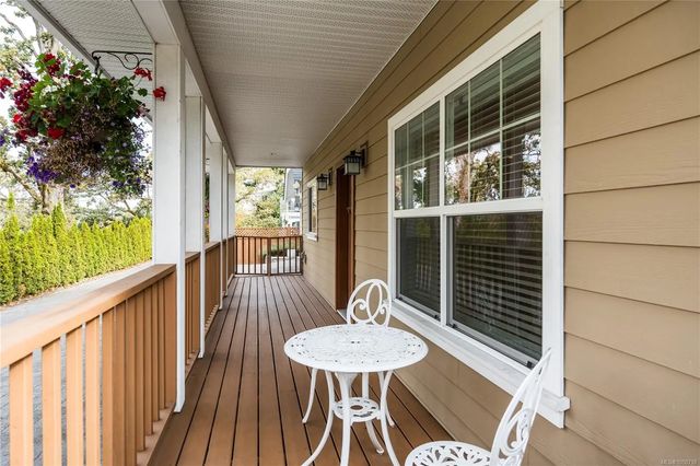 3 of 41 - 3919 Blenkinsop Rd, Saanich, BC