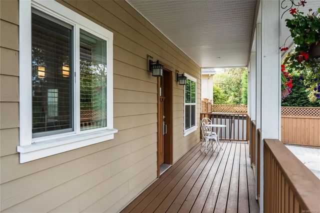 4 of 41 - 3919 Blenkinsop Rd, Saanich, BC